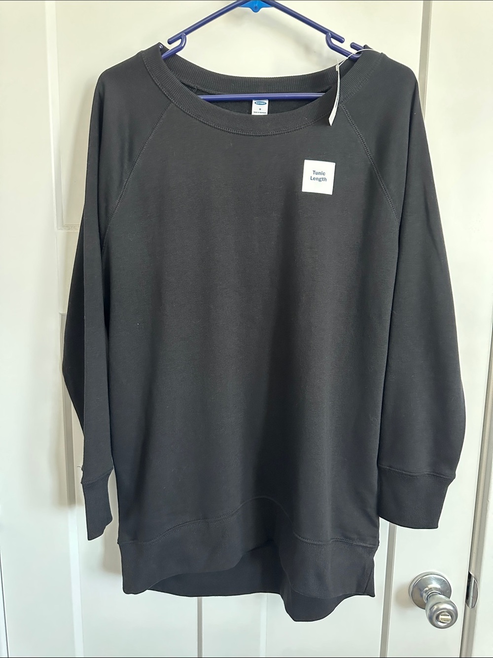 Old Navy Women’s Black Crewneck Tunic Length Sweatshirt